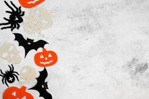 31 octubre concepto bandera con sitio para texto.halloween plano laico con murciélagos, cráneos y calabazas foto