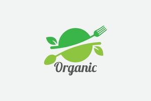 orgánico comida logo con un combinación de un tenedor, cuchara, y hojas. vector