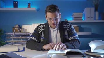 The young researcher who reads a book collects information about the subject he is interested in. The young researcher who reads the book finds the information he is looking for and rejoices happily. video