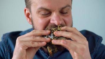 Man eats juicy hamburger video