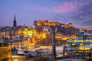 casco antiguo horizonte de la ciudad de edimburgo, escocia foto