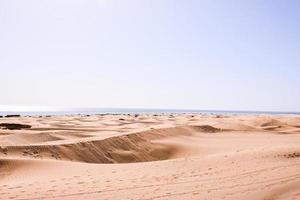 dunas de arena junto al mar foto