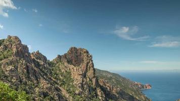 salvaje línea costera de el calanchas Delaware piana en córcega, Francia. video