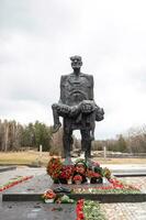 bielorrusia, minsk, marzo 2023. monumento complejo de khatyn aldea. museo de memoria. foto