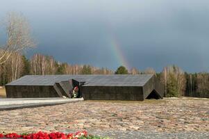bielorrusia, minsk, marzo 2023. el monumento complejo de el pueblo de khatyn. masa tumba foto
