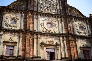 antiguo basílica de bom Jesús antiguo Ir a Iglesia a sur parte de India, basílica de bom Jesús en antiguo Ir a, cuales estaba el capital de Ir a en el temprano dias de portugués regla, situado en Ir a, India foto