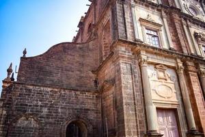 antiguo basílica de bom Jesús antiguo Ir a Iglesia a sur parte de India, basílica de bom Jesús en antiguo Ir a, cuales estaba el capital de Ir a en el temprano dias de portugués regla, situado en Ir a, India foto