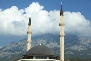 kemer recurso pueblo mas grande mezquita minaretes foto