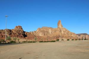 un hermosa tiempo de día ver de un invierno parque en Alabama ula, saudi arabia el parque es rodeado por antiguo sierras. foto