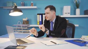 Happy businessman dancing while working in office. Businessman dancing with happiness when things go well. Businessman dancing in the office. video