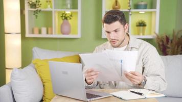When the work of the man working at home goes as he wishes, he cries out for joy. video