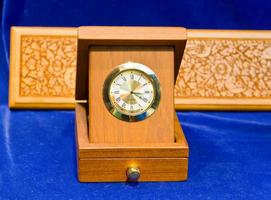 madera reloj caja foto