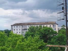 típico 5 pisos panel residencial edificio en Ucrania foto
