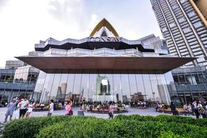 bangkok, Tailandia - noviembre 27, 2018 el foto de icono siam Departamento Tienda a chao phraya río lado , bangkok el más grande compras centro comercial en bangkok