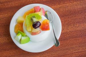 Fresco tofu con Fruta ensalada foto