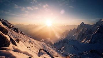 puesta de sol en el montañas. amanecer en el montañas. hermosa invierno paisaje, montaña paisaje a puesta de sol. panorámico ver de el montañas foto