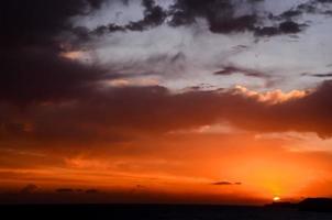 cielo colorido al atardecer foto