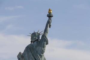 réplica de estatua de libertad en París foto