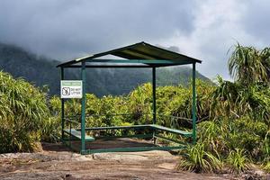 mahe seychelles 23.03.2023 copolia sendero Kiosko a el parte superior de el naturaleza camino, mahe seychelles foto