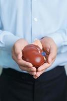 Man holding Anatomical human kidney Adrenal gland model. disease of Urinary system and Stones, Cancer, world kidney day, Chronic kidney and Organ Donor Day concept photo