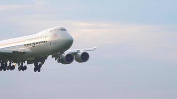 NOVOSIBIRSK, RUSSIAN FEDERATION JUNE 10, 2020 - Cargolux Boeing 747 on final approach for landing. Tolmachevo Airport, Novosibirsk video