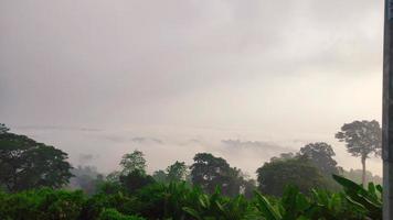 marcha atrás cascada el montaña sajak Bangladesh foto