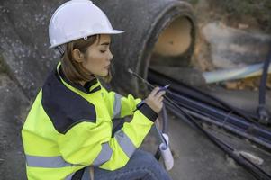 telecomunicación ingenieros trabajo a célula torres para 5g célula teléfono señales,red torre mantenimiento técnicos foto