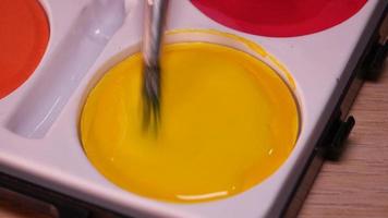 Yellow watercolor close-up in a palette video