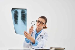 woman doctor radiologist x-ray diagnostics lung treatment photo