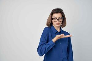 negocio mujer vistiendo lentes azul camisa Moda elegante estilo foto