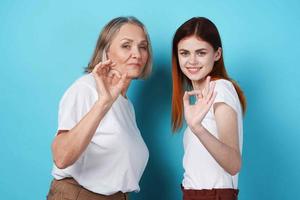 gracioso mamá y hija familia socializando juntos estilo de vida foto