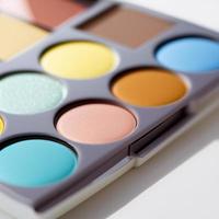 macro imagen de maquillaje paleta o color paleta. paletas grupo diferente sombras juntos. foto