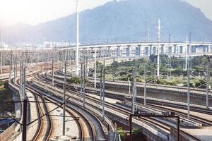 el complejo de alta velocidad tren ferrocarril foto