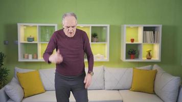 Loss of balance against sudden movement, dizziness. The old man who suddenly stood up from his seat. He loses his balance and experiences dizziness. video
