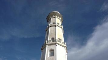 Baituraman groots moskee toren gelegen in banda atjeh, Indonesië video