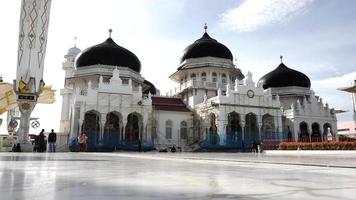 baiturrahman großartig Moschee Turm gelegen im Banda ach, Indonesien video