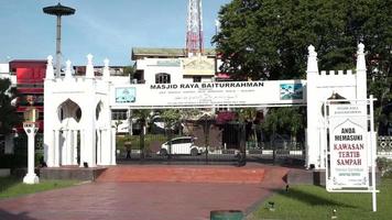 baiturrahman grandioso mezquita torre situado en banda aceh, indonesia video