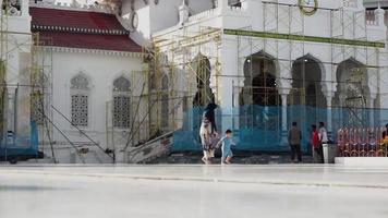 Baituraman groots moskee toren gelegen in banda atjeh, Indonesië video