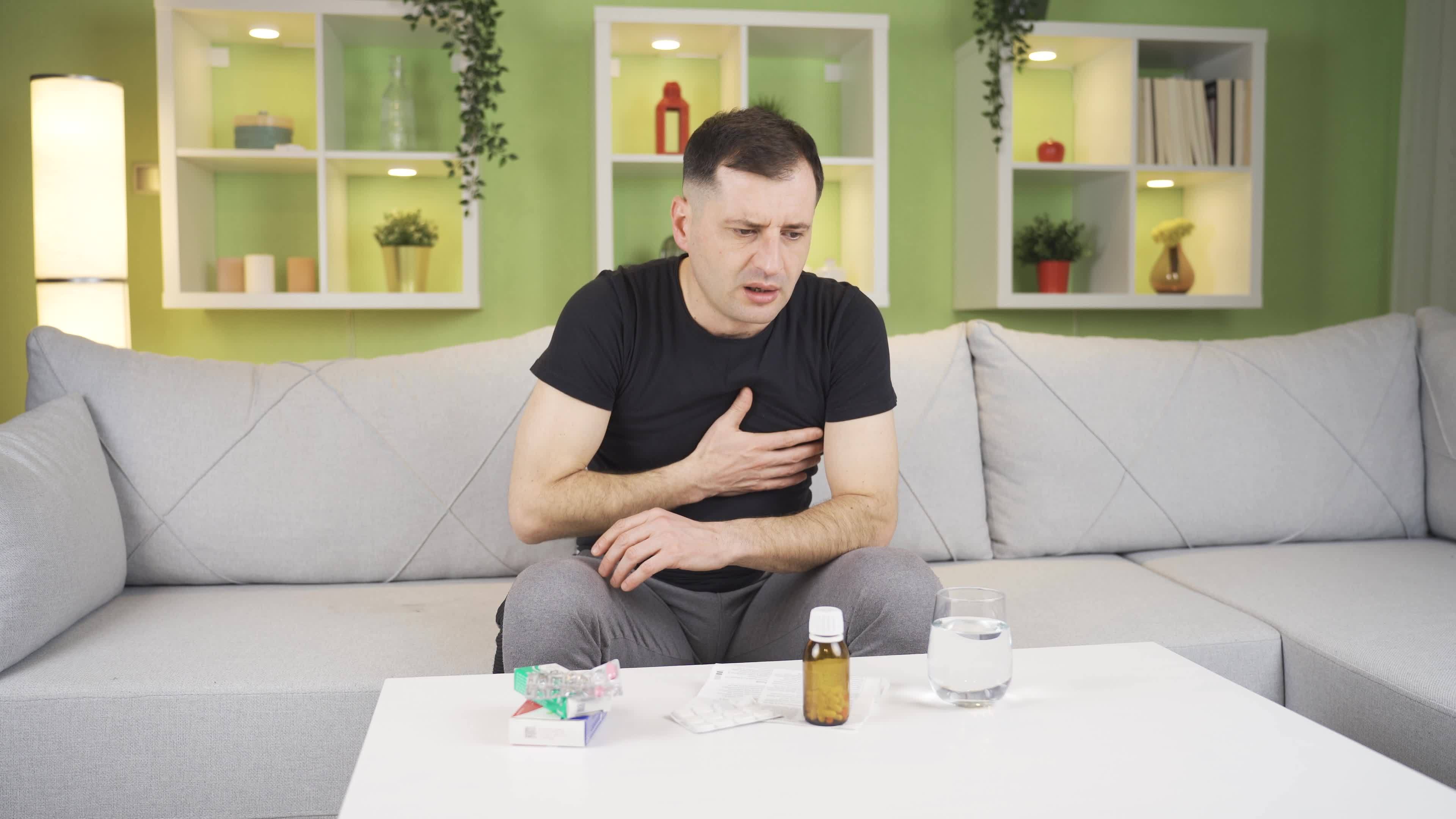 A man with a COPD patient with chest pain and tension. The man with