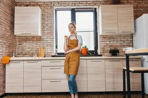 un ama de casa cocina Departamento cocina utensilios interior estilo de vida foto