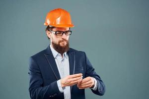 hombre en un traje en naranja pintar trabajo negocio profesional industria foto