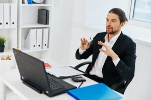 empresario teléfono ordenador portátil trabajo emociones ejecutivo foto