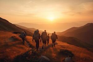 grupo de turista excursionismo en montañas. viajeros con mochilas en montañas. al aire libre actividades. creado con generativo ai foto