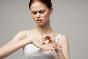mujer reumatismo brazo dolor salud problemas aislado antecedentes foto