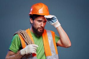 hombre en naranja pintar difícil trabajo profesional azul antecedentes foto