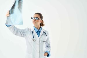 médico en blanco Saco radiografía investigación medicina foto