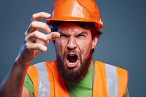 emocional hombre en trabajo uniforme la seguridad difícil trabajo estilo de vida foto