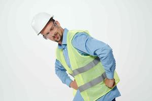 hombre en blanco casco planos constructor ligero antecedentes foto