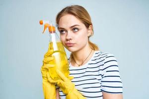 mujer con detergente limpieza tareas del hogar estilo de vida Servicio ligero antecedentes foto