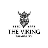 vikingo jefe logo diseño vector. bárbaro vikingo con barba figura potrait cabeza vector logo ilustración. Clásico hipster grabar negro línea estilo diseño.